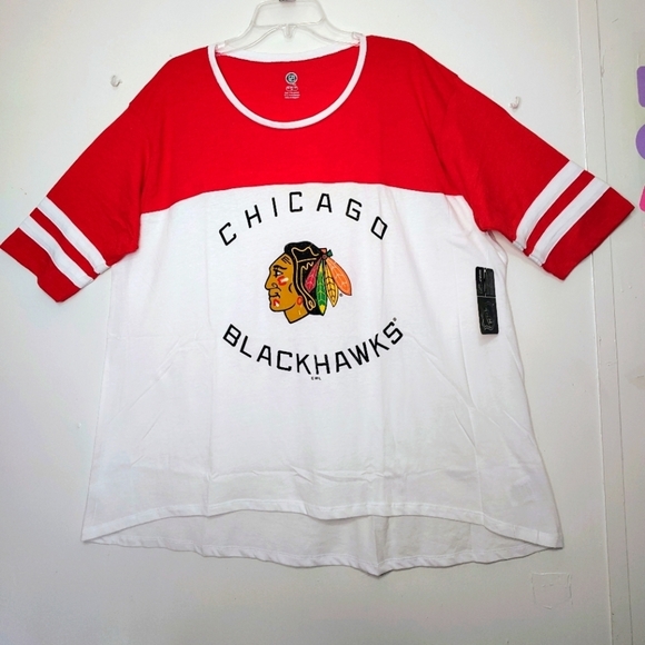 NHL Tops - NHL Chicago Blackhawks Red and White T-Shirt Women's Plus size 3XL.